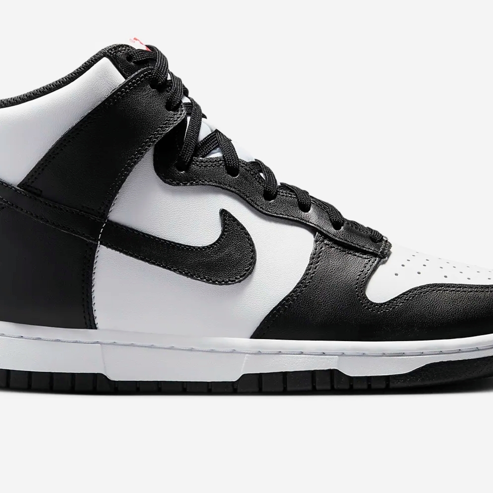 Nike Women's Black and White Sneakers New Without Box - Picture 2 of 4